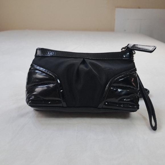 Burberry Black Clutch Sleek Compact Design - Picture 3 of 16